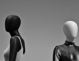 Créateurs contemporains revisitent les costumes tibétains traditionnels