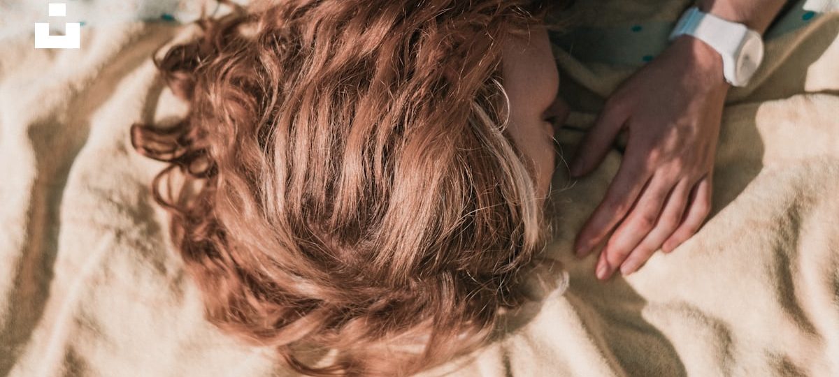 Cheveux protégés en été au soleil