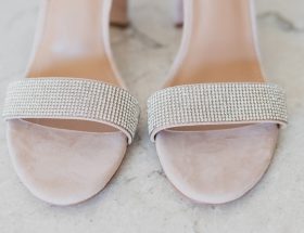 Chaussures élégantes pour invitée de mariage d'été