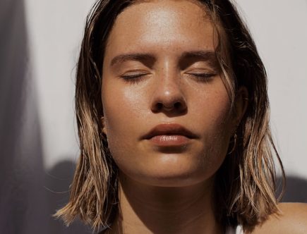 Maquillage d'été léger et lumineux