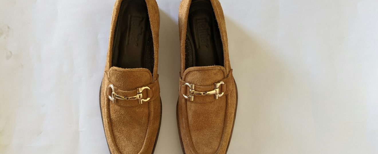 Mocassins élégants photographiés en détail